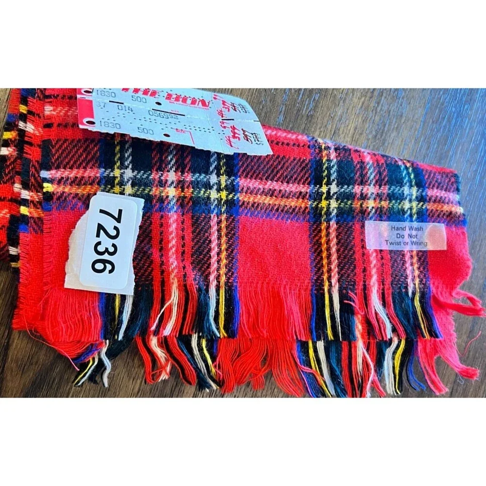 New Vintage Fringe Mans wool scotland Scarf red plaid 44
